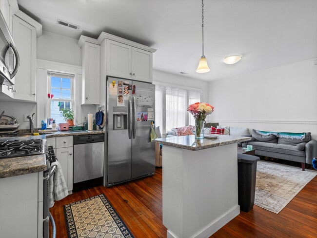 Building Photo - 78 Bowdoin St Unit 2