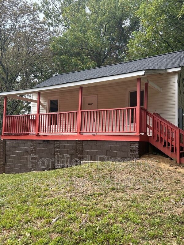Building Photo - 2019 Row St Rental