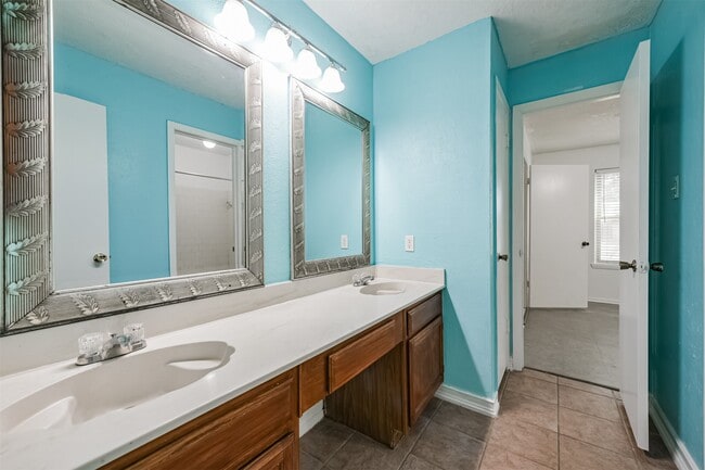 Building Photo - 2514 General Colony Dr