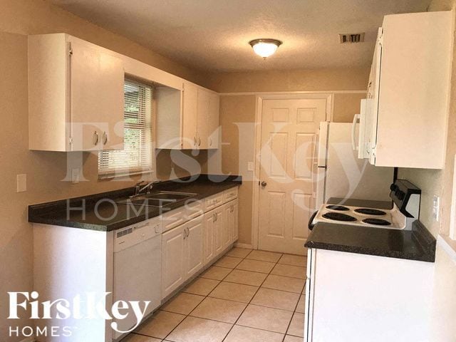 Photo - 1083 Riggs St