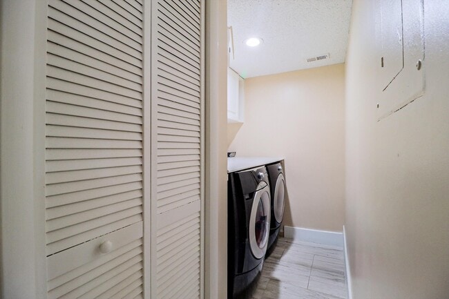Photo - 450 Palm Cir W Unidad 106