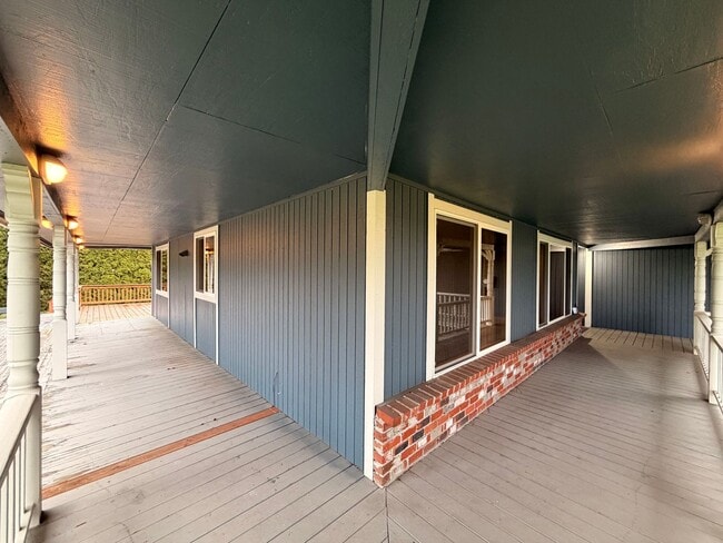 Photo - Private and quiet 3BD, 2 BA w/ 2 car garage near Fedrickson!