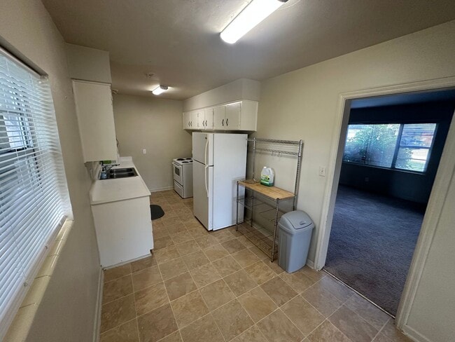 Photo - Beautiful 3 bedroom, 2 bath home located i...