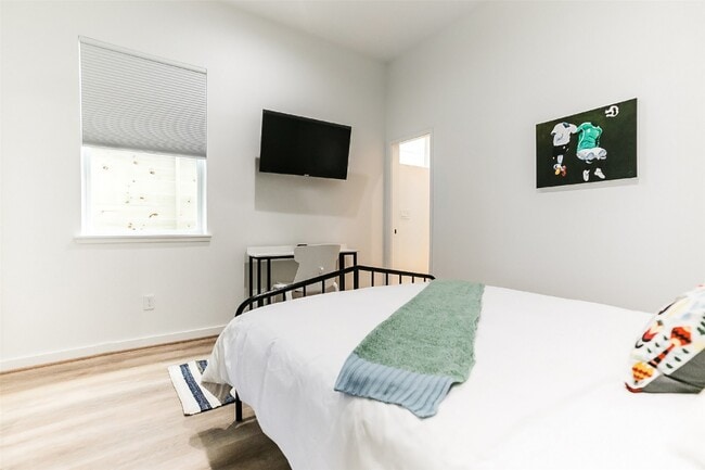 Photo - 4303 Chester St