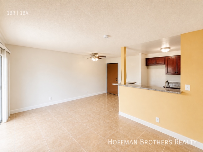 Building Photo - 15040 Vanowen St
