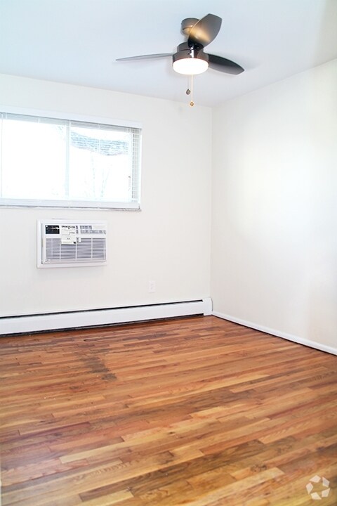 Bedroom - 2955 Madison Road