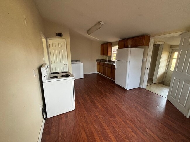 Photo - 509 W K St
