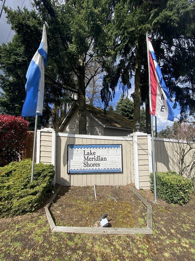 TOWNSHIP LAKE MERIDIAN Apartments For Rent in Kent, WA