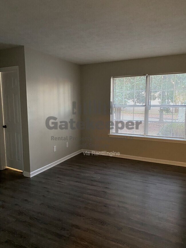 Photo - 209 Sheraton Ct