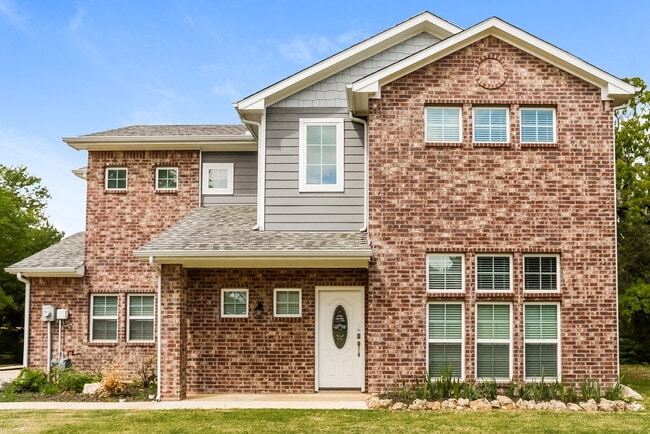 Building Photo - 601 Meadowbrook Rental