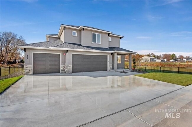 Building Photo - Spacious 4 Bed Home w/ Vaulted Ceilings, Office & Open Layout in Middleton