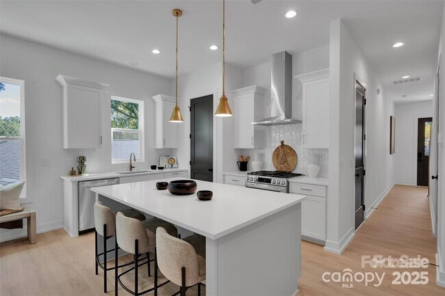 Photo - 5615 Lantana Ave