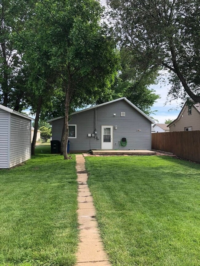 Building Photo - Cute House for Rent in quiet neighborhood