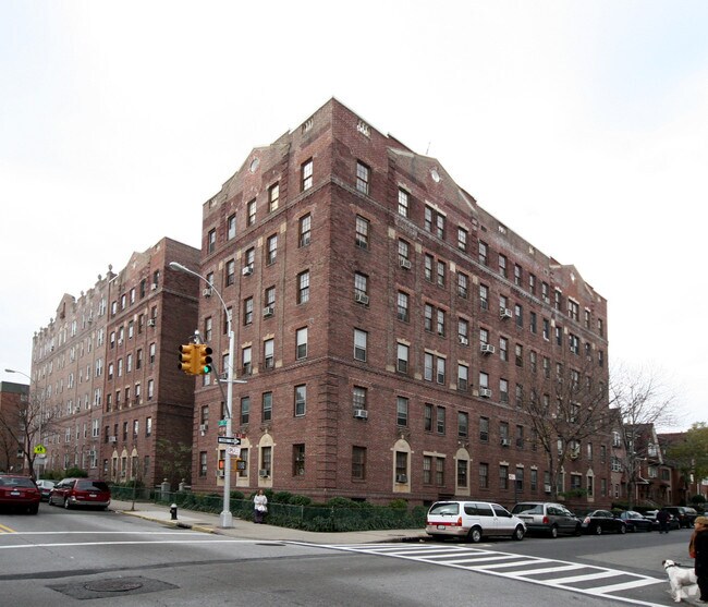 Building Photo 11/19/2006 - 8215 35th Ave