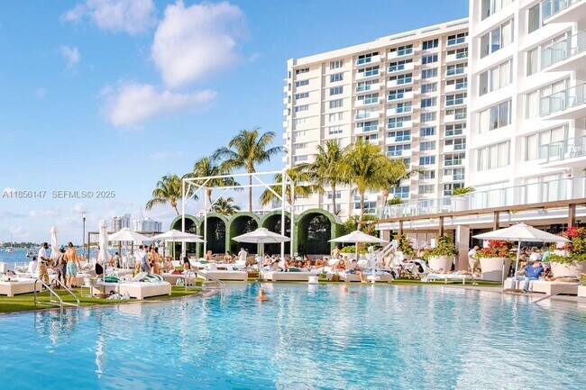 Building Photo - 1100 West Ave Unit 322