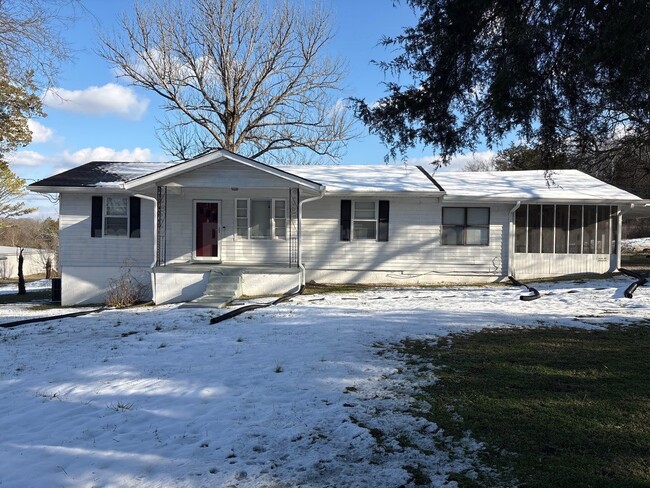 3 Bedroom Home with Sunroom and Carport on... - 3 Bedroom Home with Sunroom and Carport on...