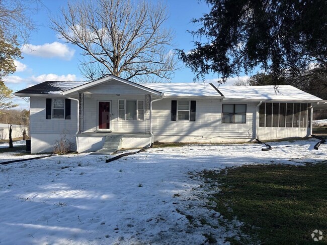 Building Photo - 3 Bedroom Home with Sunroom and Carport on...