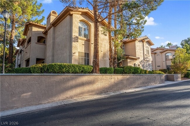 Building Photo - 2050 W Warm Springs Rd Unit 4322
