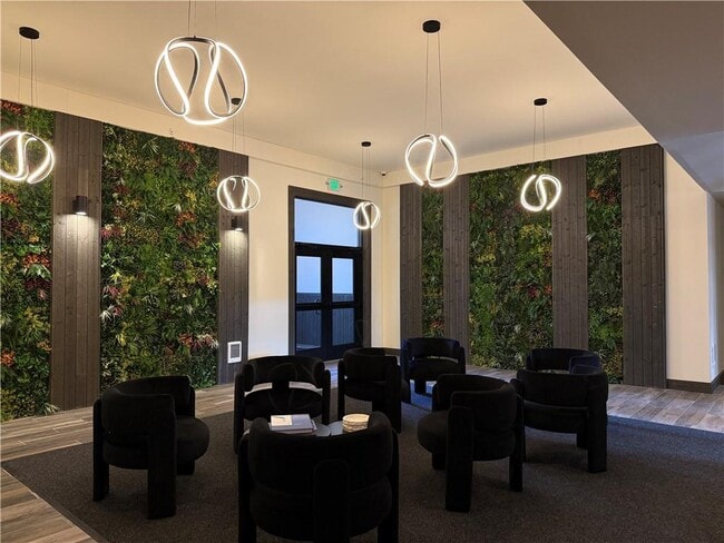 Building Photo - 327 Pine St Unit 2014