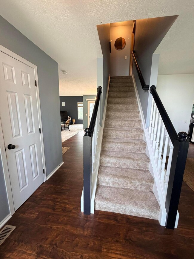 Photo - 5205 Wabash River St