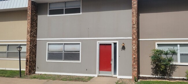 Photo - LARGE 2 BEDROOM 3 BATH CONDO IN COLONIAL PARK