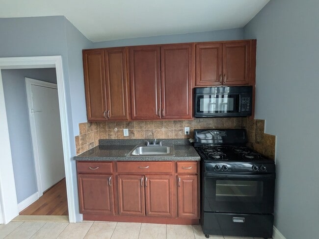 Photo - 735 Avenue C