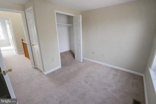 Building Photo - 4 Elm Tree Ct