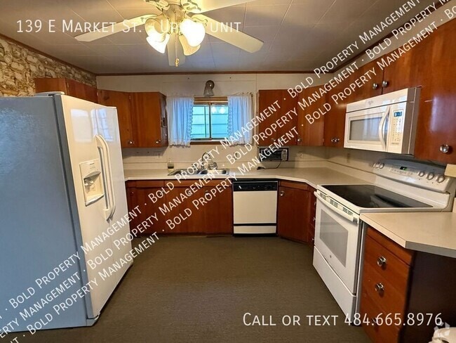 Building Photo - 139 E Market St Unit Upper Rental