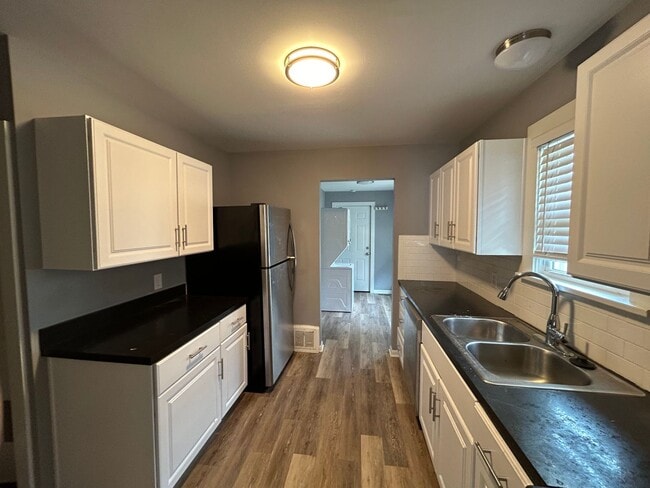 Photo - 3 bedroom with fenced in yard