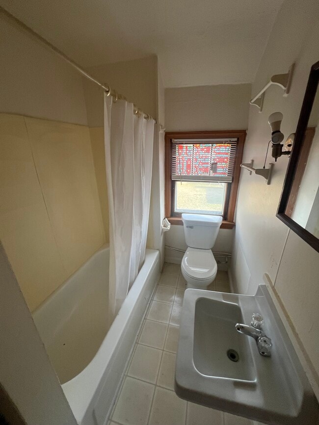 Photo - 406 1/2 E 1st St