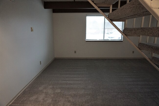 Waterford Arms 1 BR Living Room