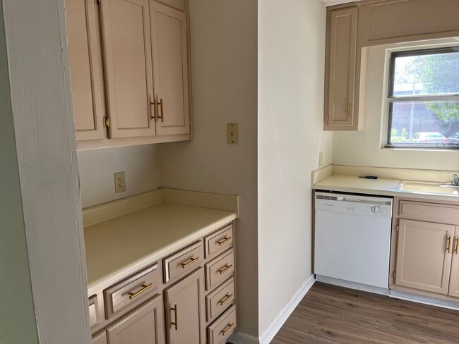 Photo - 2307 Colony Dr SW