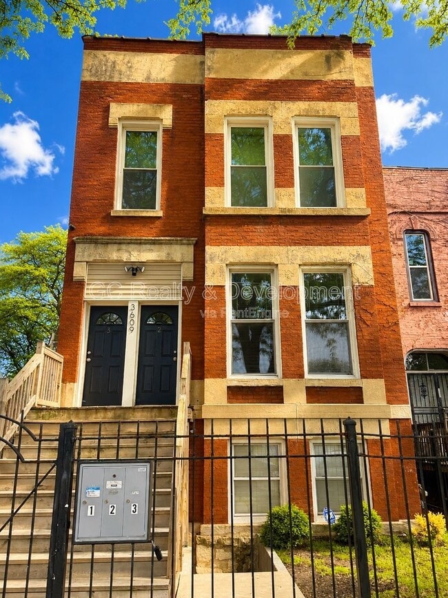 Building Photo - 3609 S Giles Ave Unit 2