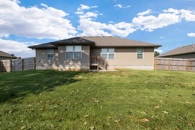 Photo - 4 Bedroom Home in Republic with fence!