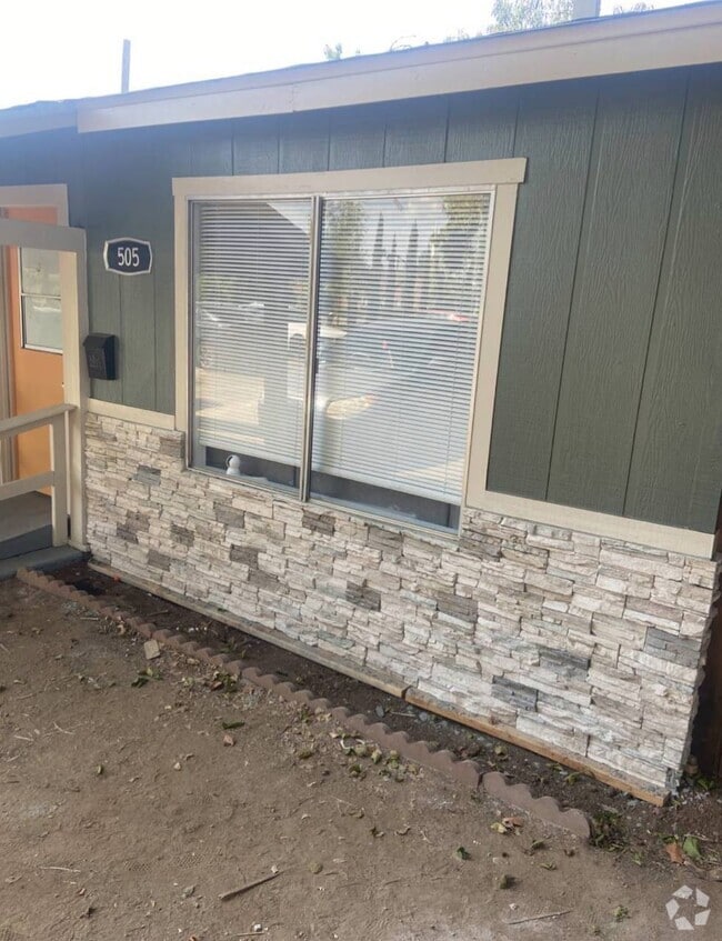 Building Photo - 505 N Valencia Blvd Rental