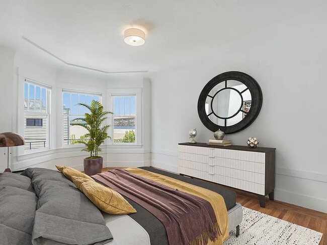 Photo - "Charming Urban Retreat: Cozy 1-Bedroom Gem in the Heart of San Francisco!"