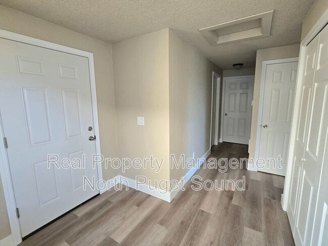 Photo - 228 N Stillaguamish Ave