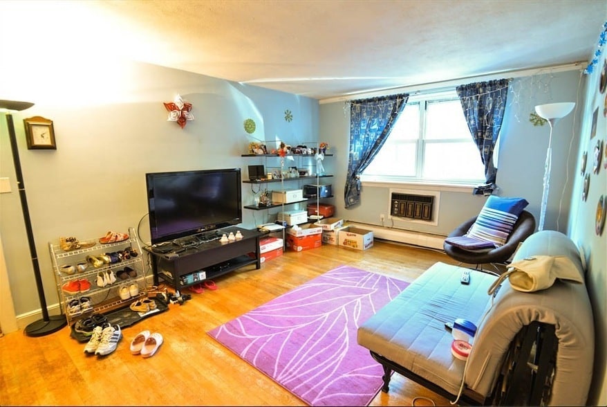 Photo - 11 Commonwealth Ct