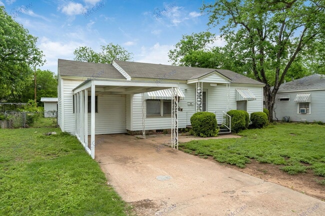 Photo - 2938 Hunter St