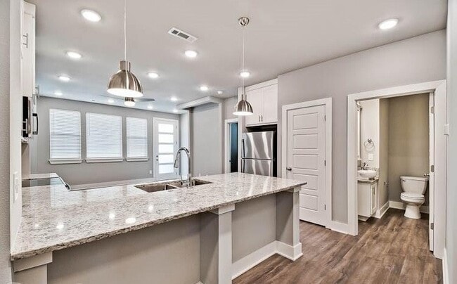 Photo - 1701 W Deane St