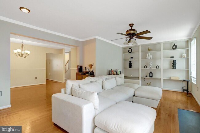 Photo - 8819 Hardesty Dr