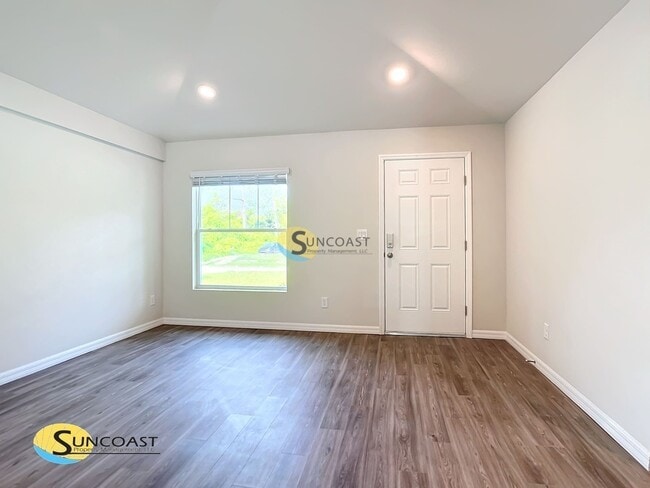 Building Photo - 10484 Pendleton Ave Rental