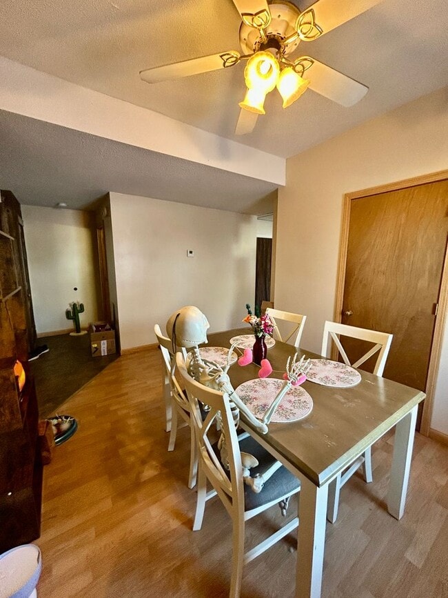 Photo - AVAILABLE FEBRUARY 2 BED 1 BATH W/ Off streat parking !