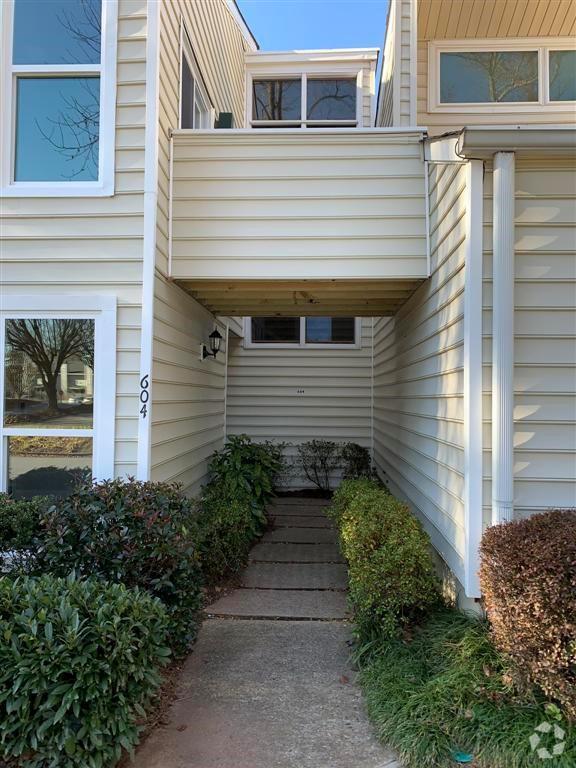 Building Photo - 604 Serramonte Dr Rental