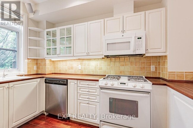 Photo - 37 Shaftesbury Ave