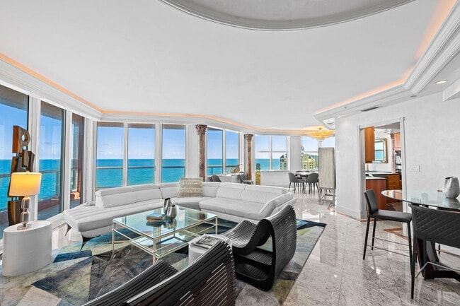 Photo - 2110 N Ocean Blvd Unidad 15B