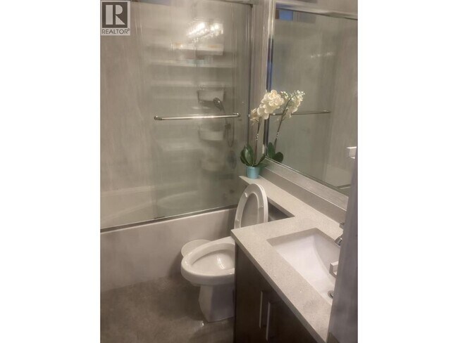 Photo - 3254 E 6th Ave