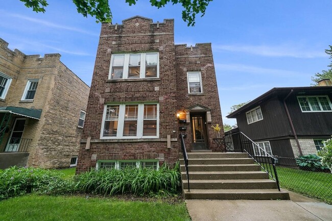 Building Photo - 1026 Dewey Ave Unit 2