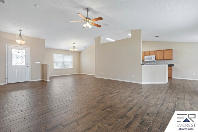 Photo - 39 Firethorn Ln