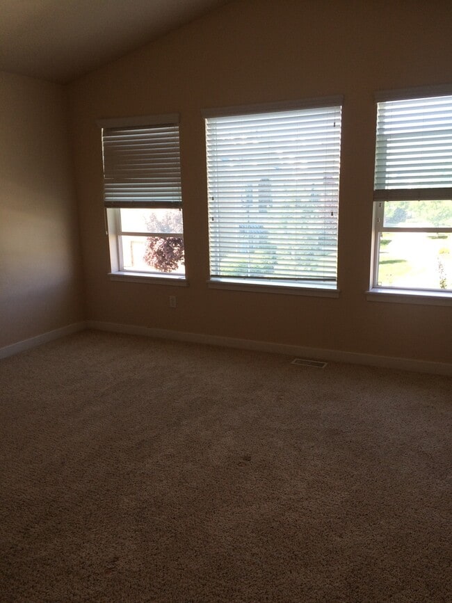 Photo - Luxury 3 Bedroom Townhome Available Now!!